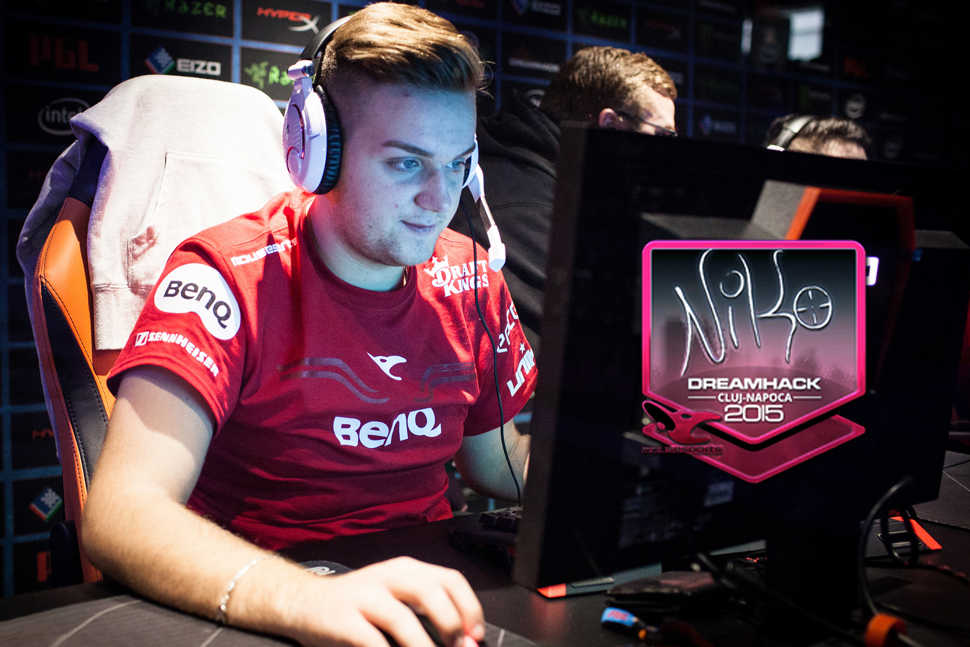 K God SofM 做到了！Zita的脸在键盘上疯狂敲击造成了巨额伤害，Zita的队伍以1-0领先Crystal Brother的队伍。